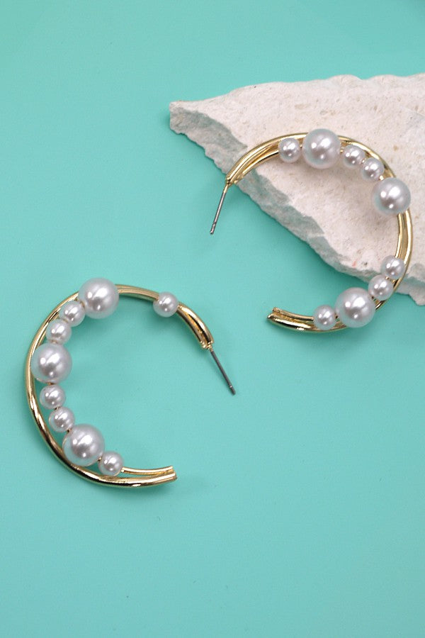Wavy Hoops With Pearls