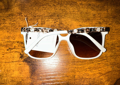 Modern Wayfarer Sunglasses - White